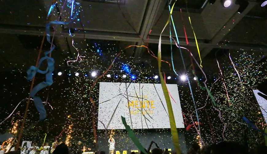 Lancio coriandoli e stelle filanti cannoni ad aria compressa