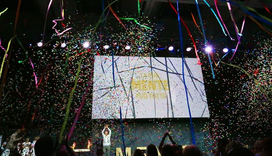 Lancio coriandoli e stelle filanti cannoni ad aria compressa