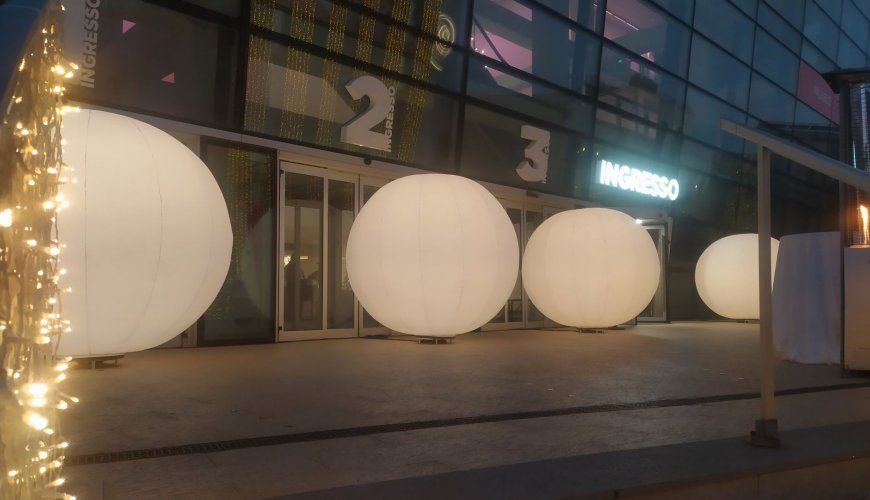 Sfere luminose ø 200 cm illuminazione bianca o RGB Sfere luminose ø 200 cm illuminazione bianca o RGB