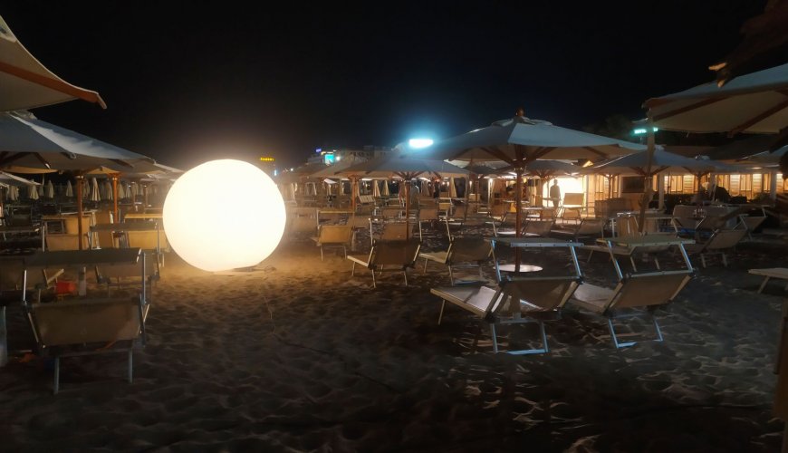 Sfere luminose ø 200 cm illuminazione bianca o RGB Sfere luminose ø 200 cm illuminazione bianca o RGB