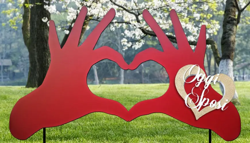 Photo boots mani che compongono il cuore personalizzabile