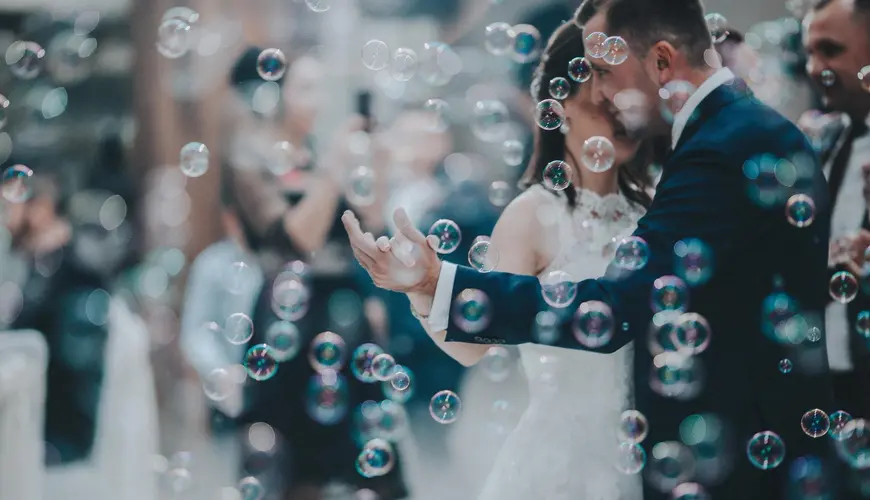 Scenografia con bolle di sapone matrimonio