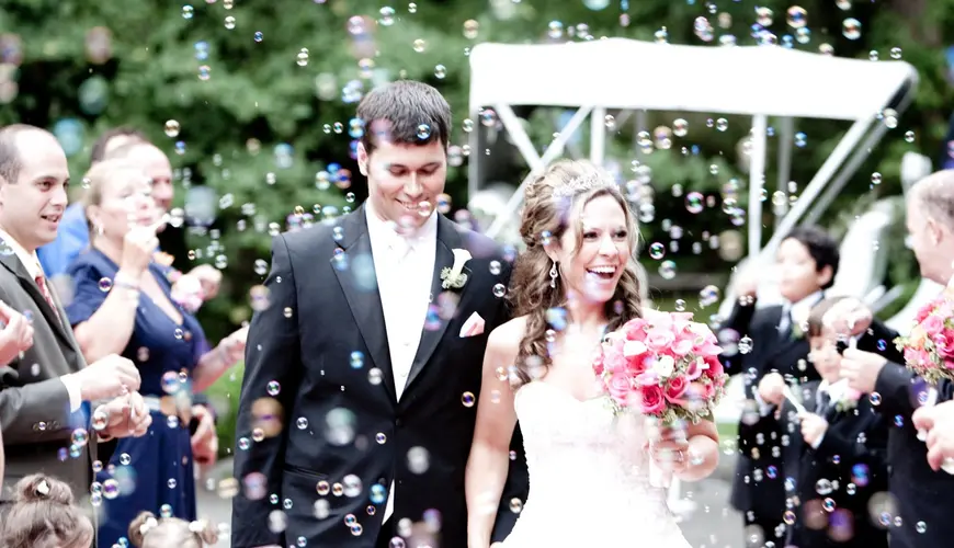 Scenografia con bolle di sapone matrimonio