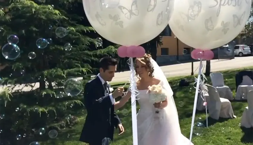 Scenografia con bolle di sapone matrimonio