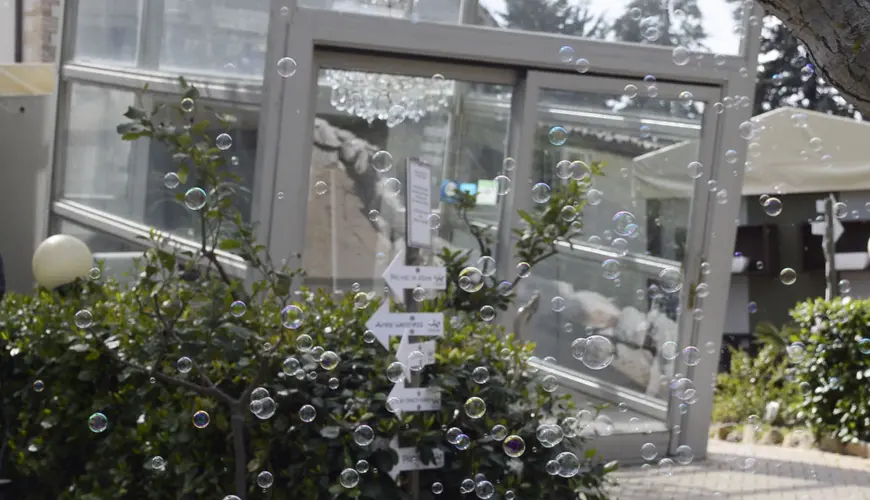 Scenografia con bolle di sapone matrimonio