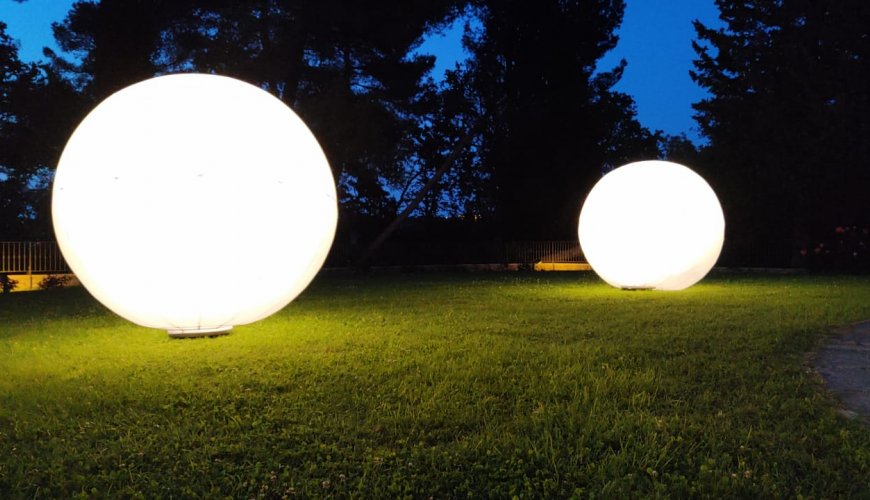 Sfere luminose gonfiabili ø 2mt con illuminazione bianca o colorata