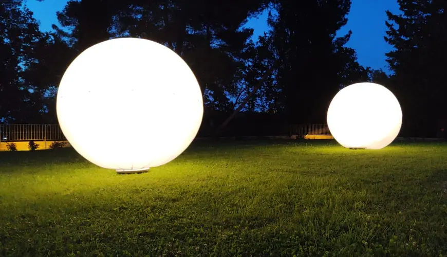 Sfere luminose gonfiabili ø 2mt con illuminazione bianca o colorata