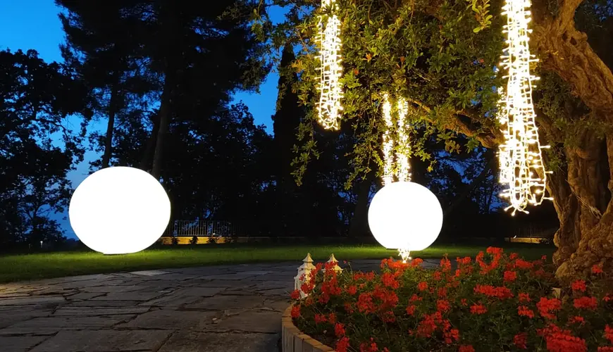 Sfere luminose gonfiabili ø 2mt con illuminazione bianca o colorata