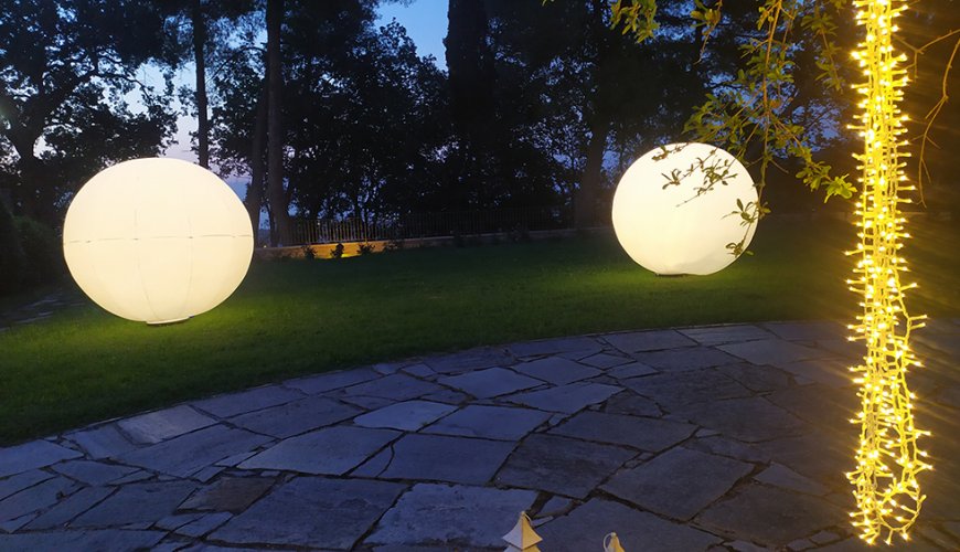 Sfere luminose gonfiabili ø 2mt con illuminazione bianca o colorata
