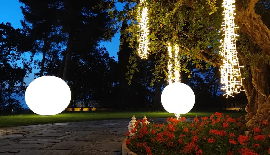 Sfere luminose gonfiabili ø 2mt con illuminazione bianca o colorata