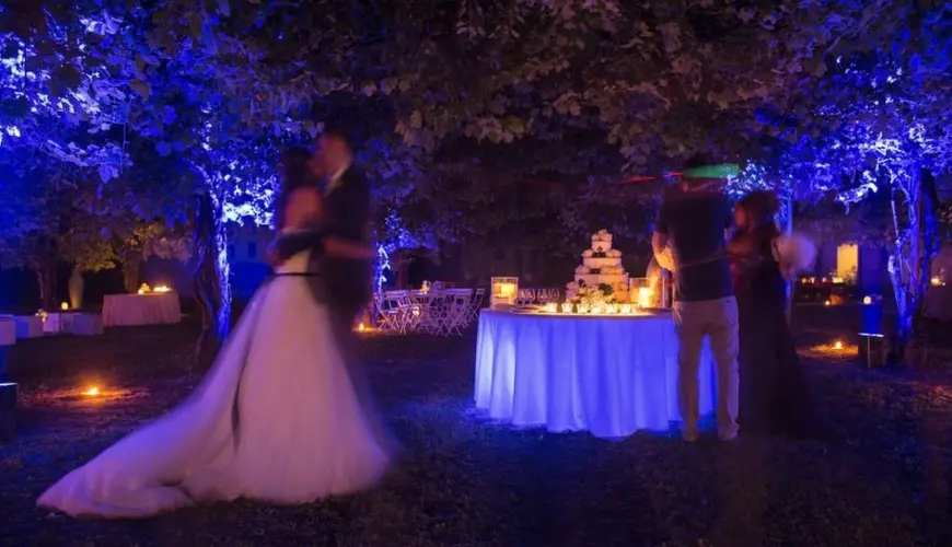 Illuminazione esterna matrimonio