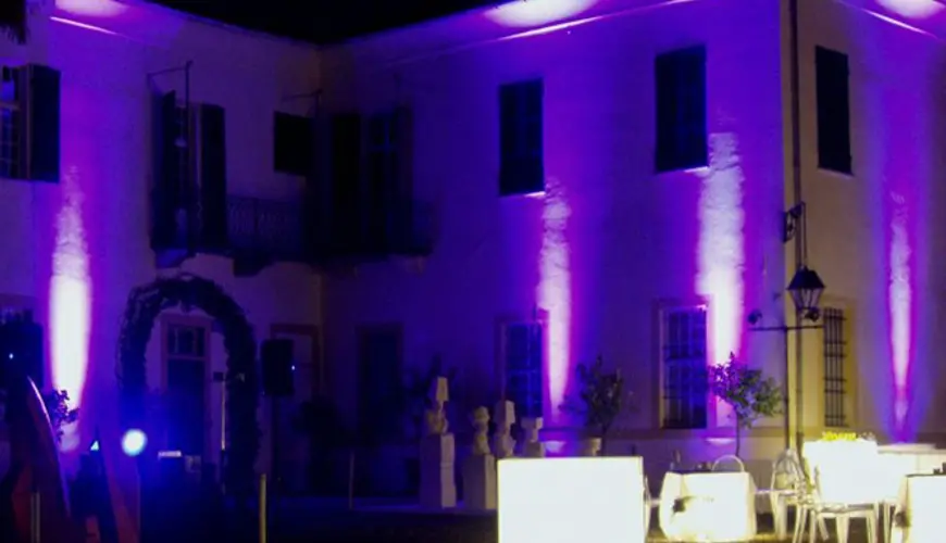 Illuminazione colorata edifici