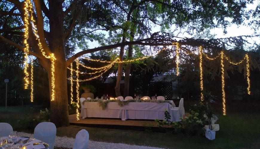 Luminarie, tende, sfere, cieli stellati e alberi luminosi per matrimonio Luminarie, tende, sfere, cieli stellati e alberi luminosi per matrimonio