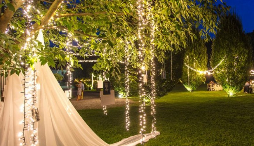 Luminarie, tende, sfere, cieli stellati e alberi luminosi per matrimonio Luminarie, tende, sfere, cieli stellati e alberi luminosi per matrimonio