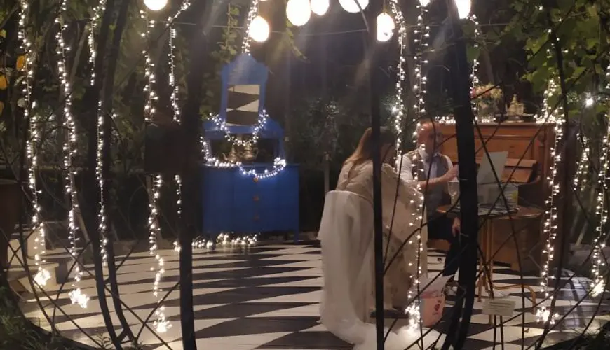 Luminarie, tende, sfere, cieli stellati e alberi luminosi per matrimonio