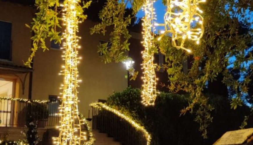 Luminarie, tende, sfere, cieli stellati e alberi luminosi per matrimonio Luminarie, tende, sfere, cieli stellati e alberi luminosi per matrimonio