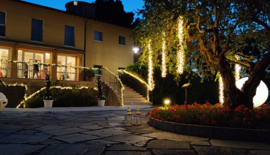Luminarie, tende, sfere, cieli stellati e alberi luminosi per matrimonio Luminarie, tende, sfere, cieli stellati e alberi luminosi per matrimonio