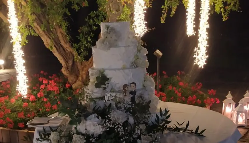 Luminarie, tende, sfere, cieli stellati e alberi luminosi per matrimonio