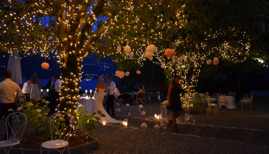 Luminarie, tende, sfere, cieli stellati e alberi luminosi per matrimonio Luminarie, tende, sfere, cieli stellati e alberi luminosi per matrimonio