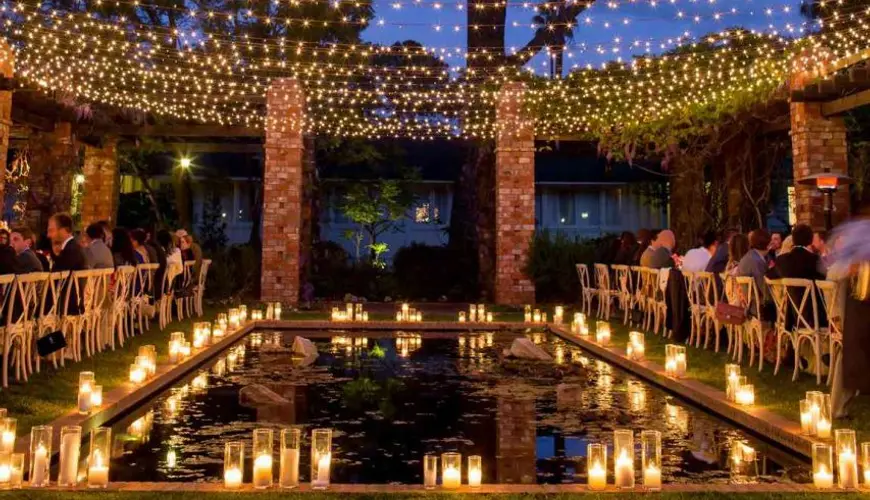 Luminarie, tende, sfere, cieli stellati e alberi luminosi per matrimonio