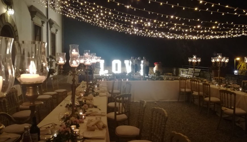 Luminarie, tende, sfere, cieli stellati e alberi luminosi per matrimonio Luminarie, tende, sfere, cieli stellati e alberi luminosi per matrimonio