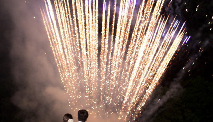 Spettacoli pirotecnici aerei e fuochi d'artificio