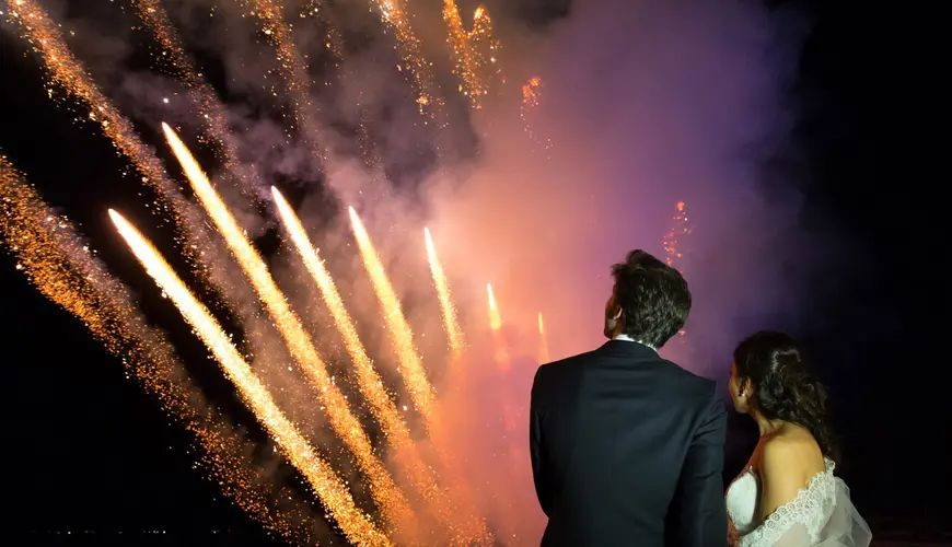 Spettacoli pirotecnici aerei e fuochi d'artificio Spettacoli pirotecnici aerei e fuochi d'artificio