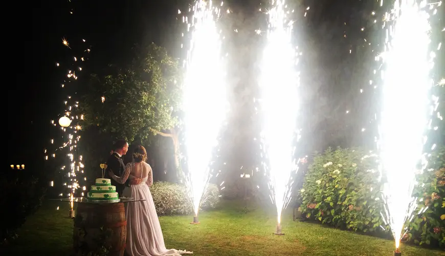 Spettacoli pirotecnici aerei e fuochi d'artificio Spettacoli pirotecnici aerei e fuochi d'artificio