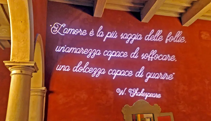 Proiezione frasi romantiche