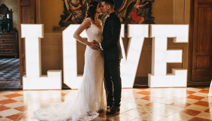 Wedding Love gigante illuminato