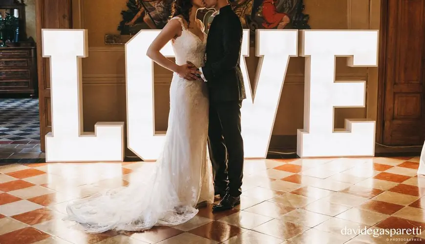Wedding Love gigante illuminato Wedding Love gigante illuminato