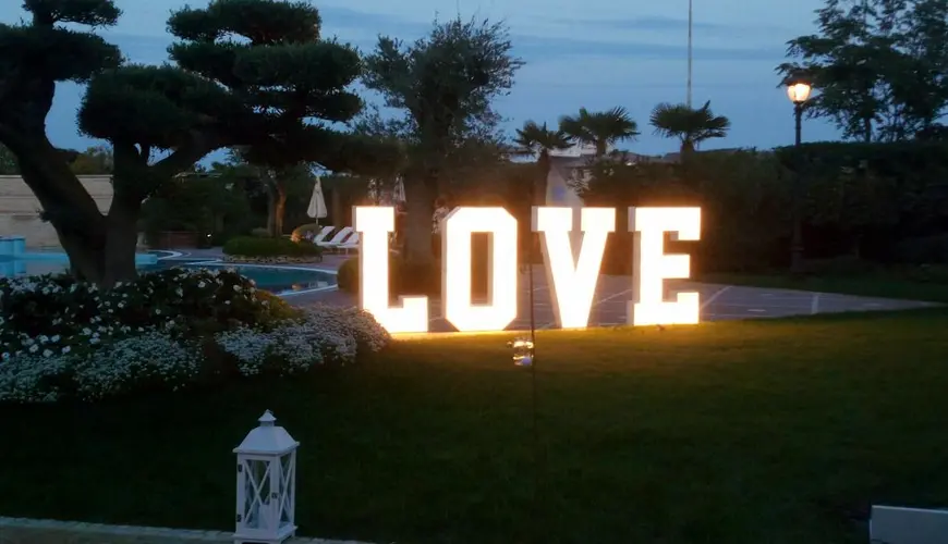 Scritta Love luminosa Scritta Love luminosa