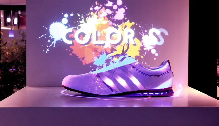 Video mapping shoes