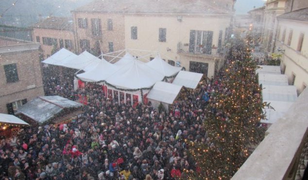 E' Natale a Mombaroccio - nevicata