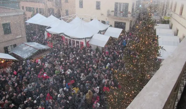 E' Natale a Mombaroccio - nevicata